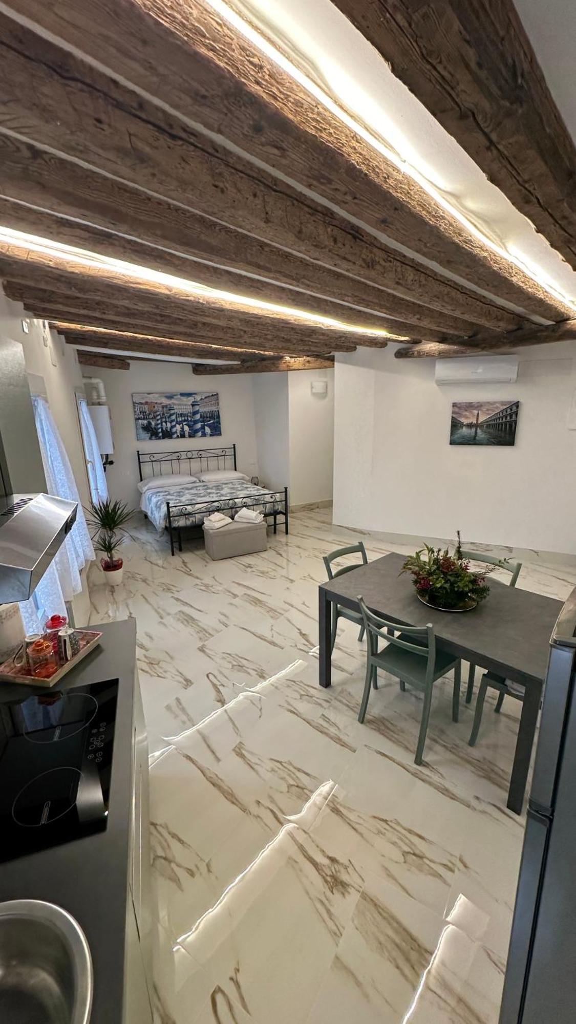 Ca Lucia Canal View Венеция Экстерьер фото